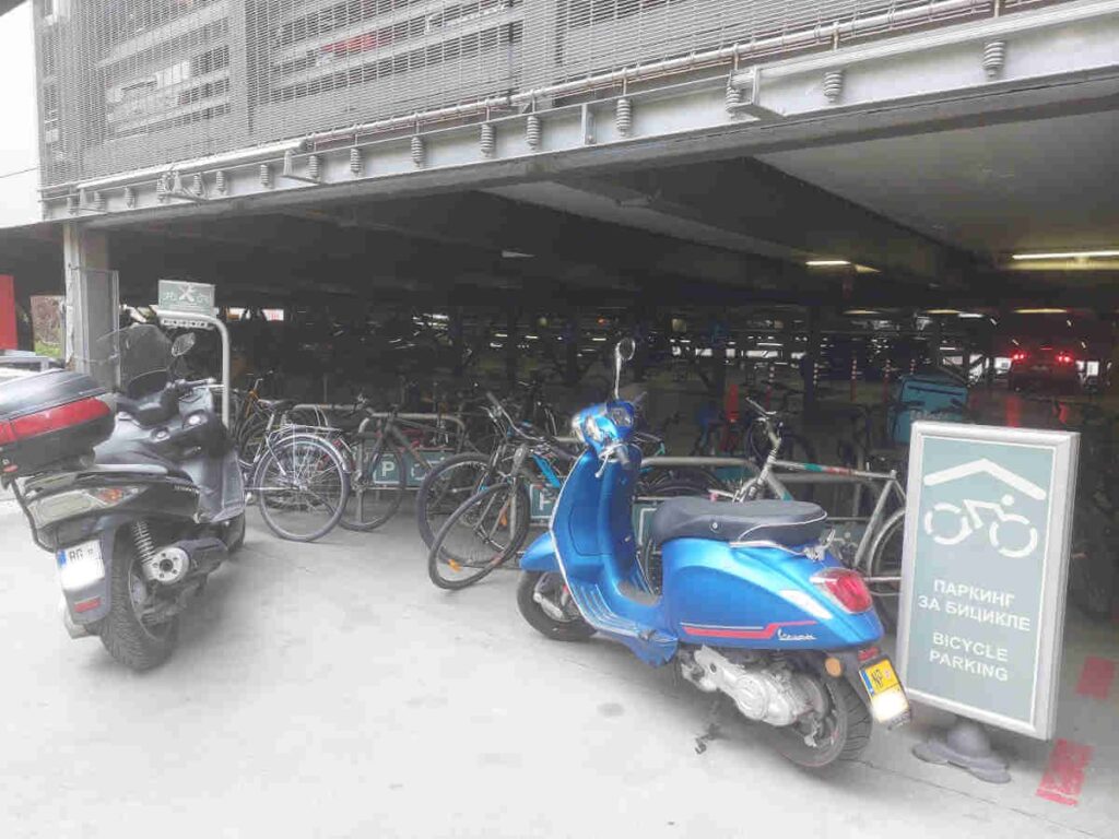 Bicycle parking at Obilićev venac Garage